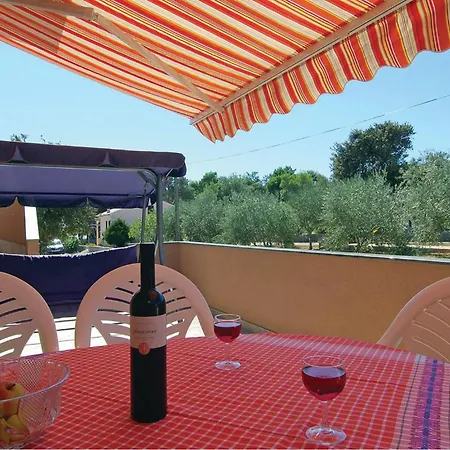Apartamento Amazing In With Kitchen